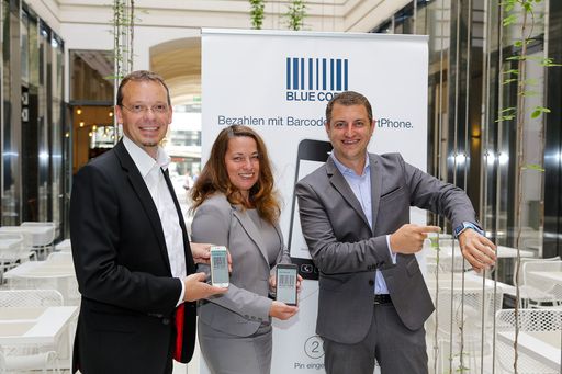 http://www.apa-fotoservice.at/galerie/6854 Im Bild
v.l.n.r.: Michael Suitner, Geschäftsführer Secure Payment
Technologies, Petra Postl, Leitung Channel Management Erste Bank und
Christian Pirkner, Vorstand BC Capital AG und Investmentpartner bei
Secure Payment Technologies