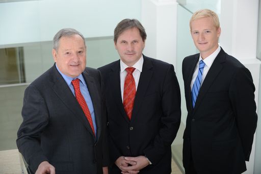 Vorschau Bild von V. li. n. re.: Dkfm. Helmut Eder, DI Werner Hörner,
Mag. Johannes Eder.