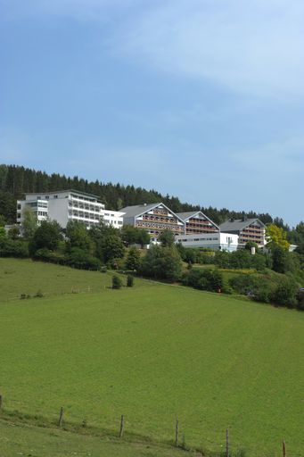 Vorschau Bild von 40 Jahre Humanomed Zentrum Althofen, 30 Jahre
Privatklinik Villach und 5 Jahre Privatklinik Maria Hilf – Humanomed
feiert heuer dreifaches Jubiläum und brachte zur Feier des Jahres
eine Gesundheitsstudie heraus.