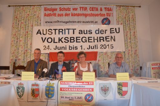 Initiatoren des EU-Austritts-Volksbegehrens bei 12.
Pressekonferenz in Wien