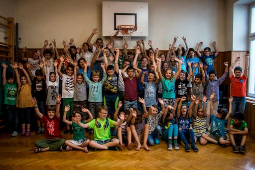  Schülerinnen und Schüler der Volksschule
Kindermanngasse nach ihren ersten Erfahrungen mit Coding.