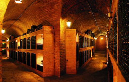 Vorschau Bild von Dass namhafte Auszeichnungen für das Weingut
Baumgartner fast schon Tradition haben, beweist eine stattliche
Anzahl an Goldmedaillen aus New York unter anderem für die Ruländer
Reserve 2013, den Blauen Zweigelt Domäne Baumgartner 2013 oder der
Blaue Zweigelt Selektion 2014.