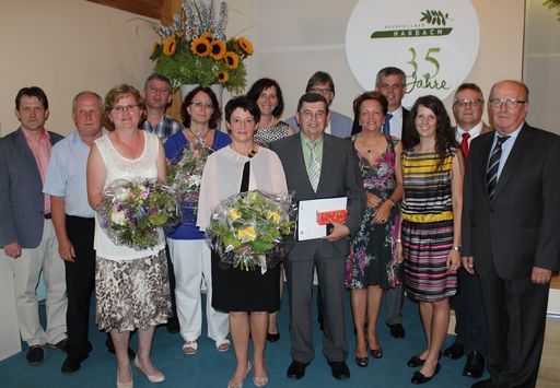 Mitarbeiter der 1. Stunde aus dem Moorheilbad
Harbach mit Geschäftsführung, Betriebsratsobmann und Vertretern der
Wirtschafts- und Arbeiterkammer Gmünd