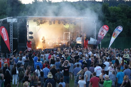 Star-Act Julian le Play beim AK Young
Sommer-Festival Splash Hard auf der Seebühne.