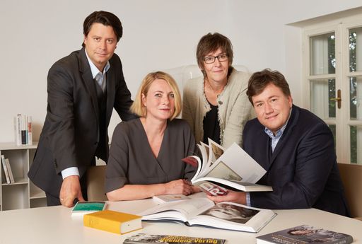 Vorschau Bild von Die neuen Eigentümer mit den Geschäftsführerinnen.