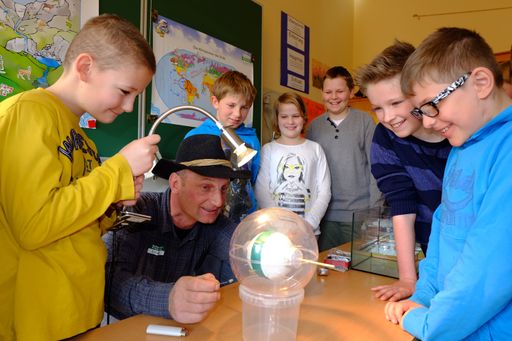 Klimaschulunterricht mit Nationalpark Ranger Georg Granig an der
Volksschule in Winklern macht Spaß.