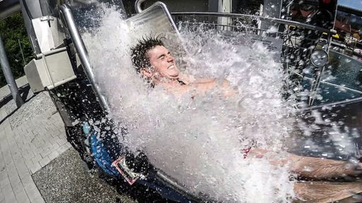 Vorschau Bild von Die menschliche Kanonenkugel Benedikt Jörg beim Morgenprogramm im
„Cannonball“.