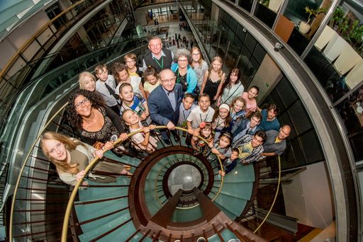 Vorschau Bild von Alle Teilnehmer des Musikfestivals mit Festivalinitiator
Professor Henryk Skarżyński