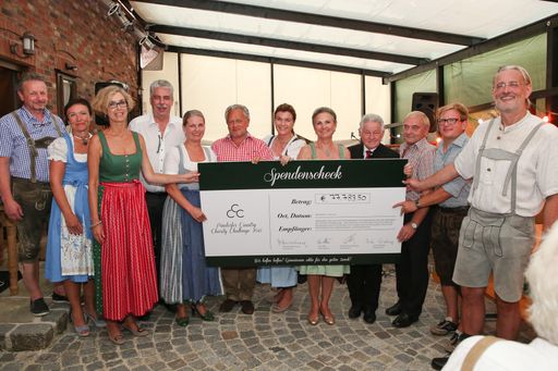 Im Bild v.l.n.r.: Maximilian Neuhofer (Inhaber
Neuhofer Installationstechnik GmbH & Co KG), Mag. Christa
Karigl-Ornezeder (Steuerberaterin und Wirtschaftsprüferin bei
Ornezeder & Partner GmbH & Co KG Steuerberatung und
Wirtschaftsprüfung), Dr. Eva Verhnjak (Kassierin Subvenire und
Psychotherapeutin), BM Dr. Hans Jörg Schelling (Bundesminister für
Finanzen), Mag. Dr. Ulrike Mursch-Edlmayr (Präsidentin der
Apothekerkammer Oberösterreich und Schirmherrin der PCCC), Ing. Mag.
Reinhard Hager (Geschäftsführer ubsconsulting R. Hager Services
GmbH), Dr. Eva Höltl (Leiterin des Health Center der Erste Bank AG
und Schirmherrin der PCCC), Uschi Schelling (Schirmherrin der PCCC),
LH Dr. Josef Pühringer (Landeshauptmann Oberösterreich), Hans
Wielend (Geschäftsführer Wielend Transporte & Handels GmbH), Mag.
Dr. Klaus Schuster (Market Access Director von Roche Austria GmbH,
Robert Riedl (PERI Group)_®KatharinaSchiffl-3426