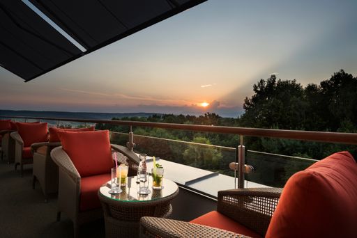 Vorschau Bild von Ausblick von der Sunsetterrasse über das Steirische Thermenland