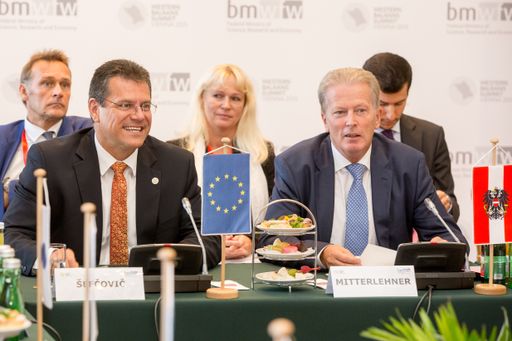 (C) photonews.at/Georges Schneider - Wien
27.08.2015 - Heute fand im Rahmen der 2-tägigen Westbalkan-Konferenz
auf Einladung des österreichischen Wirtschaftsministers eine
Wirtschaftsministerkonferenz statt.