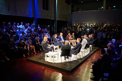 Vertreter aus Politik und Zivilgesellschaft diskutieren auf
Augenhöhe: Das Civil Society Forum fand am 26. August 2015 auf dem
Areal der ehemaligen Ankerbrotfabrik in Wien statt.