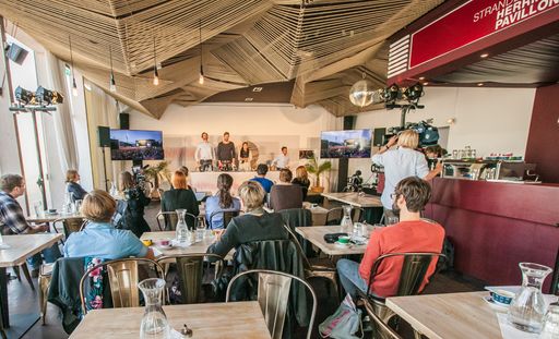 Vorschau Bild von Pressekonferenz „Schweigeminute (Traiskirchen)“
#1schweigeminute #1minuteofsilence www.schweigeminute.com
www.raoulhaspel.com
