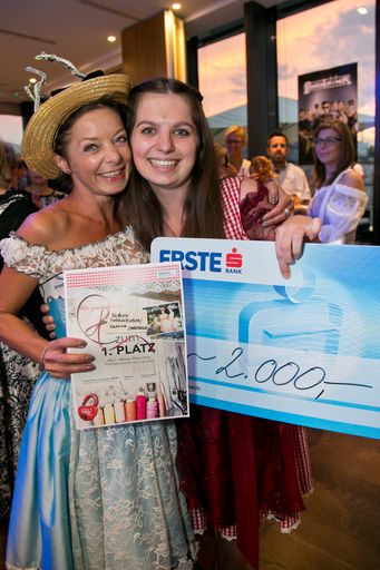 Das glückliche Gewinnerteam des Trachten-Awards