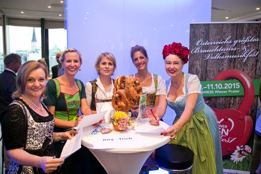Vorschau Bild von Die Jurymitglieder: Claudia Wiesner (GF Wiener Wiesn-Fest),
Michaela Salat (Marketing Erste Bank), Christa Steinauer, (GF
Freiwild Design), Lisa Bachmann (Kronen Zeitung), Andrea Buday
(Echo-Socity)