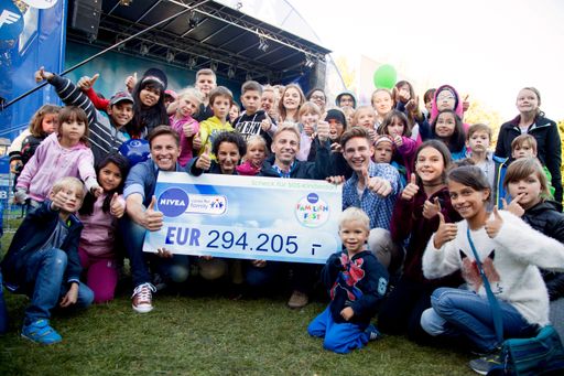  Beiersdorf übergibt 294.205,- Euro an das SOS-Kinderdorf