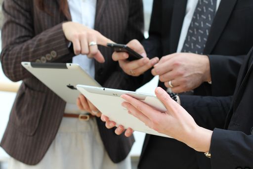 Mit der IIRU GmbH holt sich die IT-Innerebner
einen weiteren deutschen Vertriebspartner ins Boot und kann somit im
Raum Baden-Württemberg auf beste Unterstützung zählen.