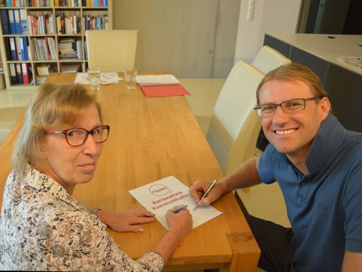 Vorschau Bild von Barrierefreie Kommunikation als Service für neue Kundengruppen.
Unternehmer und Dienstleister erreichen mit barrierefreier
Kommunikation neue Zielgruppen, da leicht verständliche
Informationen Kosten senken und zugleich mehr Servicequalität
bieten.