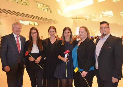 Vorschau Bild von im Bild v.l.n.r.: Willy Lehmann (Willy Lehmann Markenagentur),
Cornelia Stastny, Nina Eder, Nina Kettl, Denise Kuzmits und Mathias
Sulzbacher