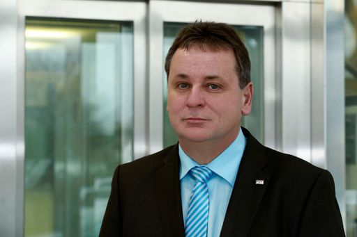 Nein zu Sparüberlegungen auf Kosten der Sicherheit
von Aufzügen: „Nur ein unabhängiger Experte prüft wirklich
objektiv“, Ing. Thomas Maldet, Leiter TÜV AUSTRIA Aufzugstechnik,
Foto: Andreas Amsüss, © TÜV AUSTRIA