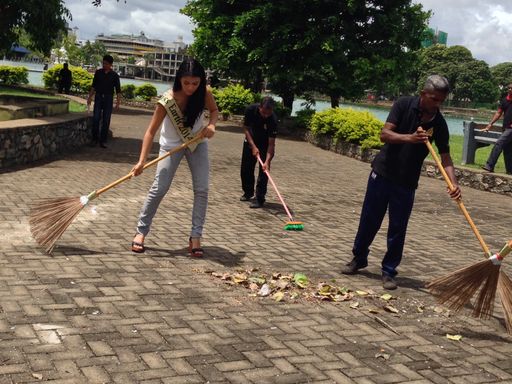 Vorschau Bild von Jamie Herrell beim Lake CleanUp in Sri Lanka