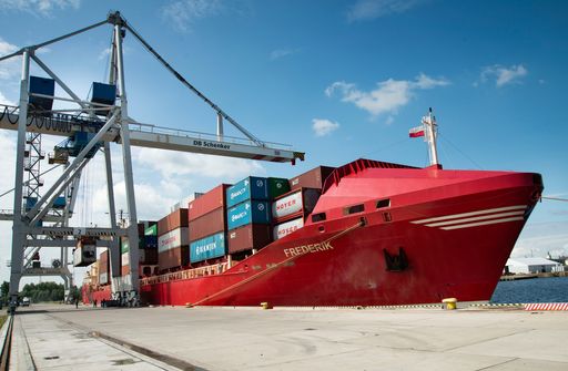 Vorschau Bild von Umschlag von Containern für den Bahntransport