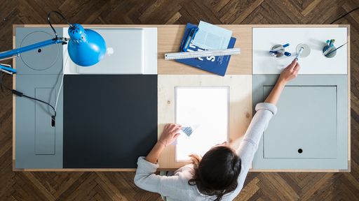 Vorschau Bild von Die modularen Tischplatten können beliebig
angeordnet werden – so entsteht für Jedermann ein individueller
Tisch mit verschiedensten Nutzzonen.