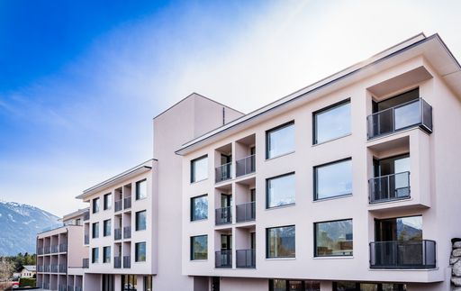 Das neue Teamhaus des Mieminger Vorzeigebetriebs Alpenresort
Schwarz wurde nach moderner Passivhausbauweise errichtet und ist
damit das erste zertifizierte „Personalhaus“ dieser Art