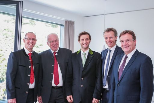 Vorschau Bild von Die offizielle Eröffnung im Beisein von Landeshauptmann Günther
Platter, Landtagspräsident DDr. Herwig van Staa und Bürgermeister
Dr. Franz Dengg fand im Rahmen eines großen Festakts mit ca. 700
Gästen statt.