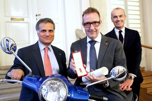 Vorschau Bild von Bei der Verleihung des "Ordine della stella
d’Italia" in Wien (v.l.): Der italienische Botschafter Giorgio
Marrapodi, Josef Faber und Gianluca Fiume (Executive Vize President
Piaggio Group).