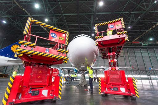 Vorschau Bild von Flugzeugaussenreinigung durch ISS