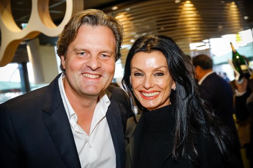 Vorschau Bild von Franchisenehmer Andreas Schwerla mit Sonja Klima,
Präsidentin der Ronald McDonald Kinderhilfe. Weitere Bilder gerne
auf Anfrage.