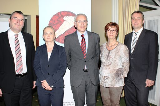 Von links nach rechts: Mag. Albert Schützinger (TPA
Horwath), Mag. Claudia Pollak (TPA Horwath), Helmut Mölzer (Bank
Austria), Monika Fandl (Bank Austria), Manfred Tanzler (Bank
Austria)