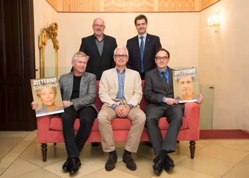 http://www.apa-fotoservice.at/galerie/7097
(v.r.n.l.) Univ.-Prof. Dr. Thomas C. Wascher | Vorsitzender
Österreichische Diabetesgesellschaft (ÖDG); Univ.-Prof. Dr. Bernhard
Schwarz | Ao. Univ. Professor am Zentrum für Public Health der
Medizinischen Universität Wien; Dr. Armin Kaltenegger | Leiter des
Bereichs Recht & Normen des Kuratorium für Verkehrssicherheit (KfV);
(h.v.l) Dr. Walter Wintersberger | Senior Research Director Spectra
Marktforschung; Mag. Martin Schaffenrath | stv. Vorsitzender des
Verbandsvorstands im Hauptverband der österreichischen
Sozialversicherungsträger (HVB)