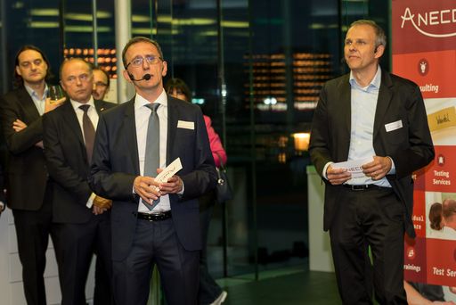  Geschäftsführer und Eigentümer Hans Schmit (links)
und Hannes Färberböck (rechts) präsentierten Ihren zahlreichen
Kunden den Neuauftritt von ANECON.