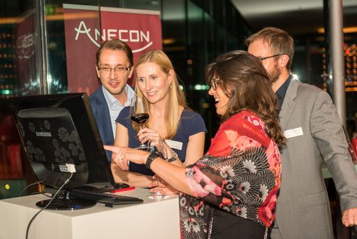 Vorschau Bild von Bei dem gelungenen Relaunch-Event im Wiener „k47“
durften die Gäste sich erstmals durch die neue und moderne
ANECON-Website klicken.