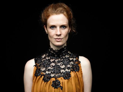 Vorschau Bild von Sparsam und kunstvoll arrangierte Songs gibt die
begabte Sängerin Johanna Borchert mit warm timbrierter Stimme am
Samstag um 16.30 Uhr in den Kavernen1595 zum Besten.