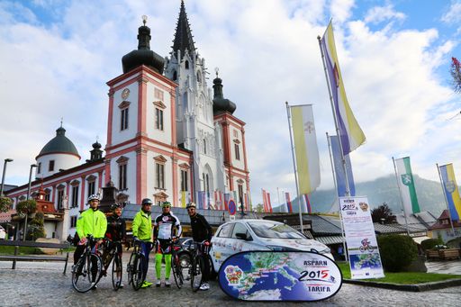 Nach acht Stunden Fahrt für die Charity Tour "Mein
Körper gehört mir!" Ankunft in Mariazell.