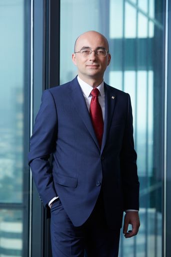 Mag. Jörg Sollfelner (41) ist per 1. Oktober in die
Geschäftsführung der EAA eingetreten.