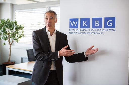  Christopher Schneider finanziert mit der WKBG
über 450 Wiener Unternehmen.