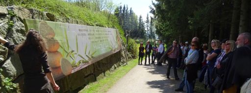 Vorschau Bild von BILD 3 zu OTS - NATURESPONSE® ANTWORTEN DER NATUR Erlebnisse
erobern Tourismus: NATURESPONSE® WEG zum ICH, St. Agatha OÖ,
Erstwanderung 26.04.2015 mit Sabine Schulz.