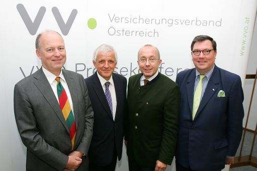 http://www.apa-fotoservice.at/galerie/7099 Im Bild
v.l.n.r.: Dr. Othmar Thann (Direktor des KFV), Vorstandsdirektor
Erich Leiß (Wiener Städtische Versicherung AG Vienna Insurance
Group, Sprecher Kfz-Sektion VVO), Dr. Peter Lebersorger
(Generalsekretär der Zentralstelle Österreichischer
Landesjagdverbände) und Dr. Louis Norman-Audenhove (Generalsekretär
des österreichischen Versicherungsverbandes VVO)