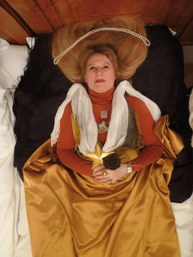 Vorschau Bild von Elise Terranova, „Last Rites“, im Rahmen von HOTEL OBSCURA -
Kunst-Begegnung im Hotelzimmer