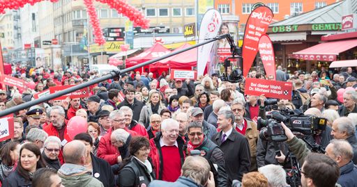 BILD zu OTS 0021: Häupl am Viktor-Adler-Markt: Geht's wählen und
wählt's gescheit!