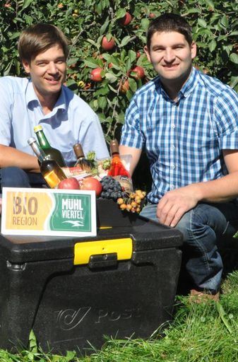 Vorschau Bild von Ein neues Kooperationsprojekt stellen Daniel
Breitenfellner, Geschäftsführer der BioRegion Mühlviertel und
Christian Lochner von ECOM vor: Einkaufen im Internet auf
www.biologisch.kaufen