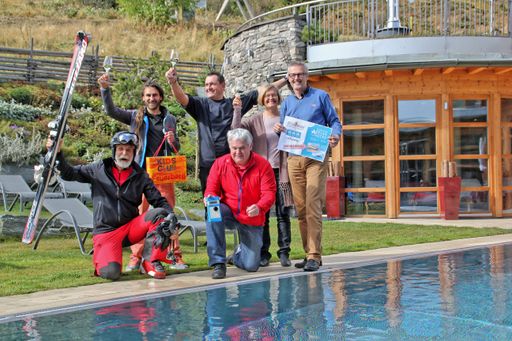 Vorschau Bild von Der Relax Guide 2016 lässt das Feuerberg-Team
jubeln: 3 Lilien (18 Punkte), eines der Top-3 Hotels in Kärnten,
Kärntens einziges Ski- & Spa-Hotel und in allen vier Relax Guide
Top-Rankings vertreten.