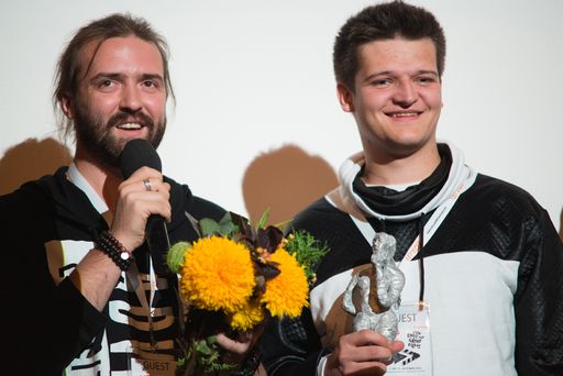 Vorschau Bild von Preisverleihung des LET’S CEE Film Festivals:
Urania Award für den besten Kurzfilm THE SAME BLOOD aus
Weißrussland_Regisseur Mitry Semenov-Aleinikov und Produzent Mikhail
Bychanok.