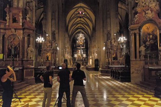  Indoorflug mit Drohne im Wiener Stephansdom