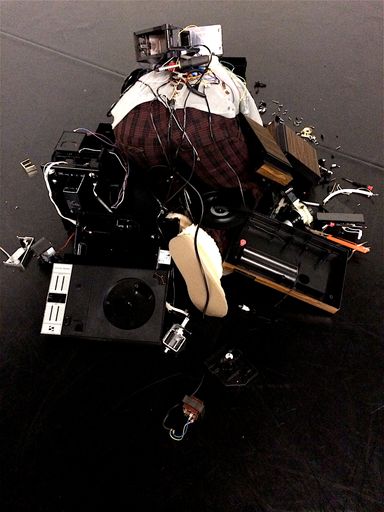 Vorschau Bild von body & machinery . Körper und Maschinenrelikte.
April 2015.