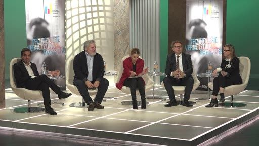 Interventionen, Glaubwürdigkeit, persönliche
Social Media-Vorlieben und fehlerhafte Politik-Umfragen: Bei einem
VIP-Event der Plattform "Digital Business Trends" (DBT) gestern,
Dienstagabend, in Wien plauderten heimische Chefredakteure aus dem
journalistischen Nähkästchen.
